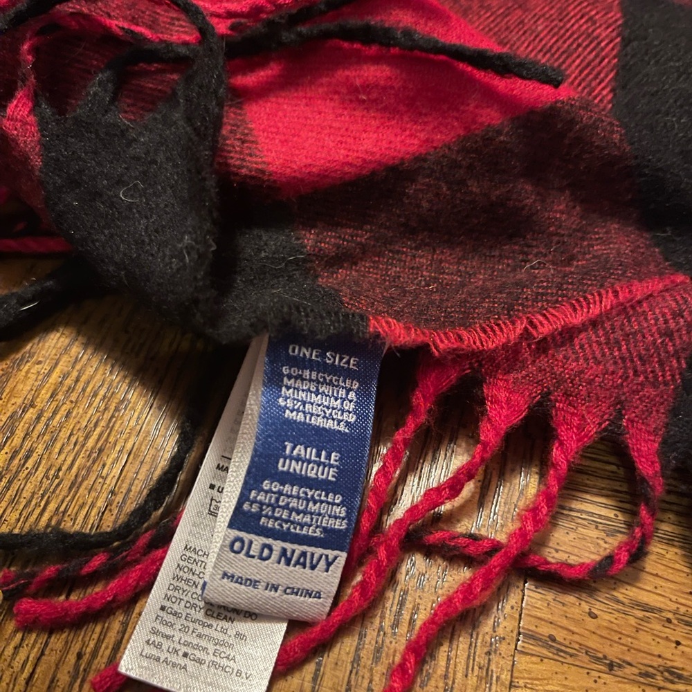 Old Navy Red and Black Checkered Scarf - Picture 3 of 3